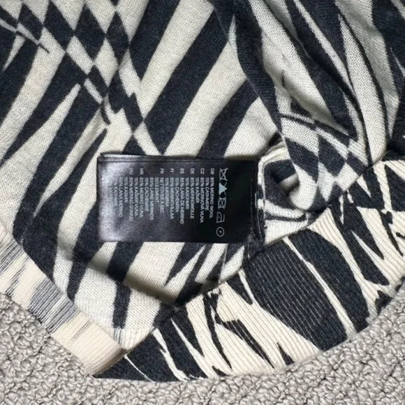 Versace x H&M Cashmere Blend Sweater - Picture 7 of 9
